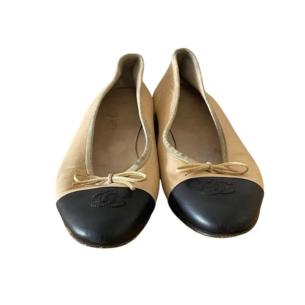 CHANEL Beige Black Cap Toe Lambskin Ballet Flats Shoes SZ 38.5